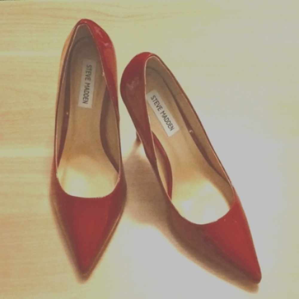 Steve Madden "Altisha" Red Faux Patent Leather Heels in Size 8.5M  (NWT)